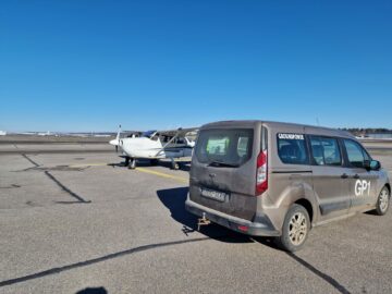 Kone terminaalin edessä